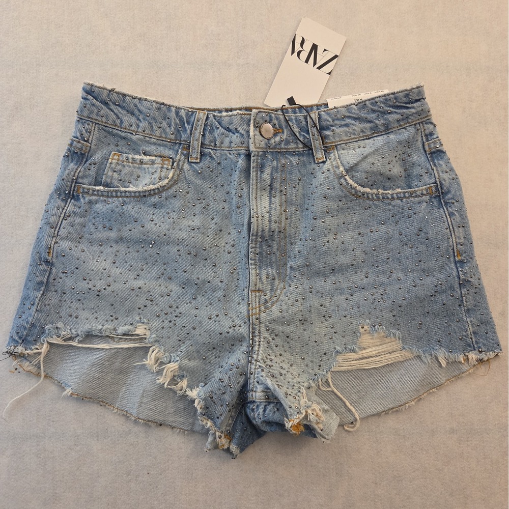 Zara The Cutoff Short W Embellishment Sz 6 Metallic Studs Light Wash